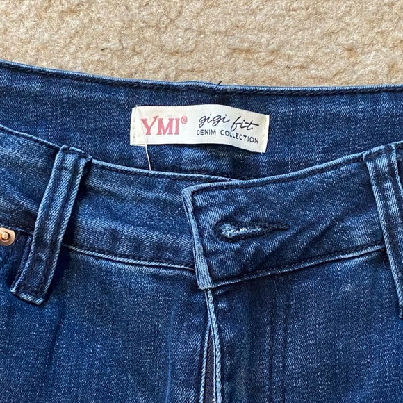 Medium wash flare jeans - Picture 3 of 3